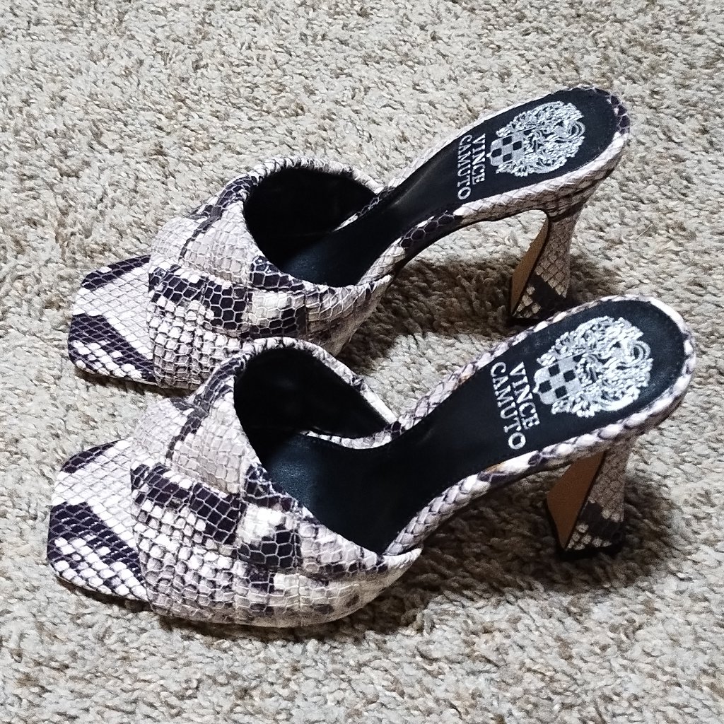 Women's Vince Cumato Snakeskin Leather Upper Heels Size 6.5. Nwob/Nwot.